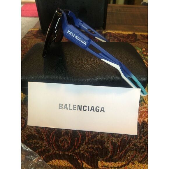 ??? New Balenciaga sunglasses Comes with case authenticity certificate￼￼. main image 3